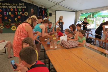 KNOBLEHARJEVO 2012- Otroški živ žav 34